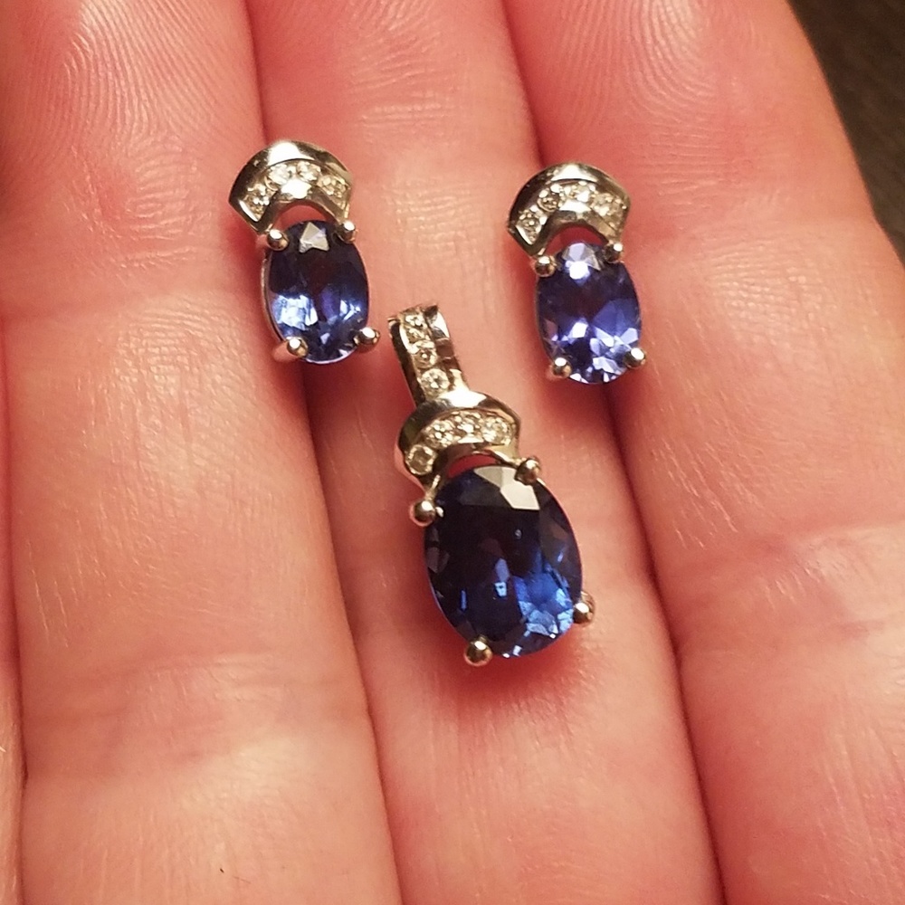 14k white gold sapphire and diamond set